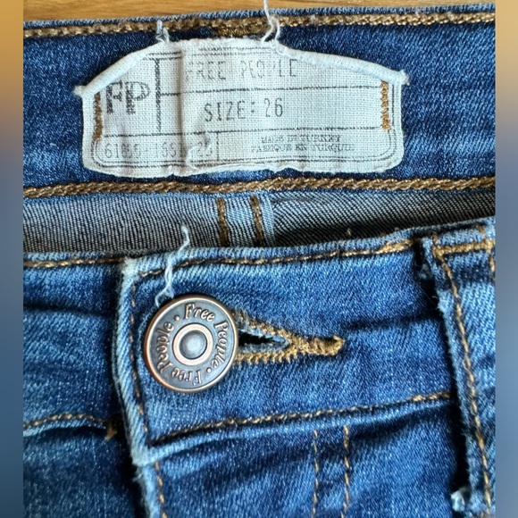 Free People Blue Ripped Knees Jeans size 26 - Picture 3 of 6